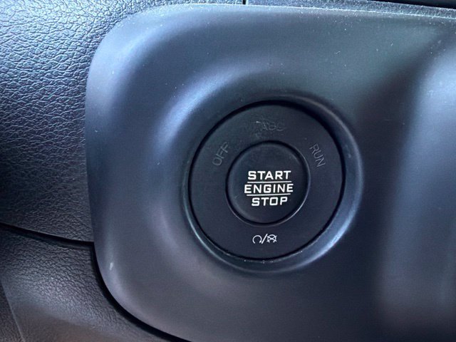 Used 2018 Jeep Wrangler Unlimited Sahara AWD/4WD image 12