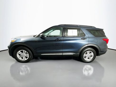 Used 2023 Ford Explorer XLT AWD/4WD image 4