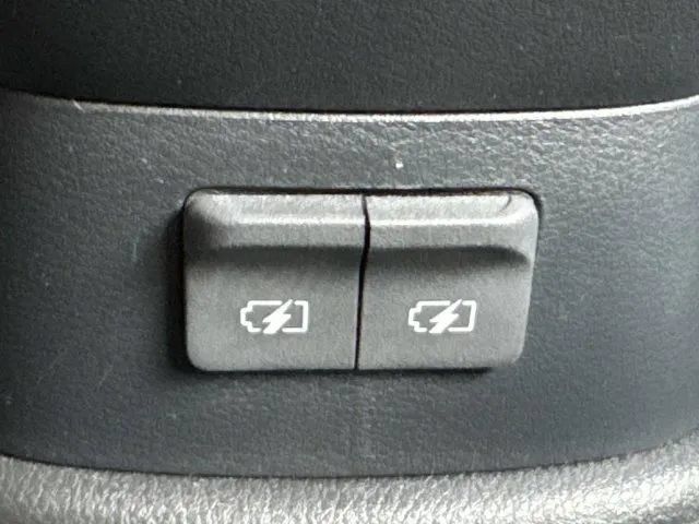 Certified 2025 Nissan Kicks Play S FWD image 19