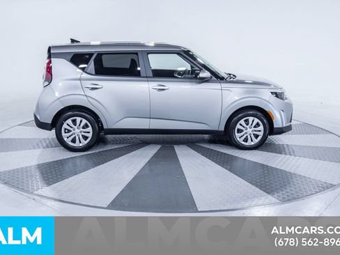 Used 2025 Kia Soul LX FWD image 11
