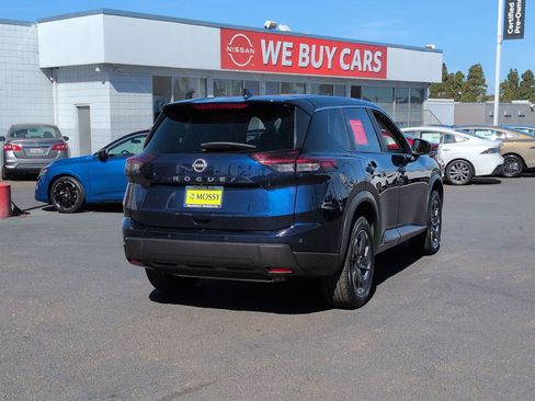 Used 2025 Nissan Rogue SV image 8