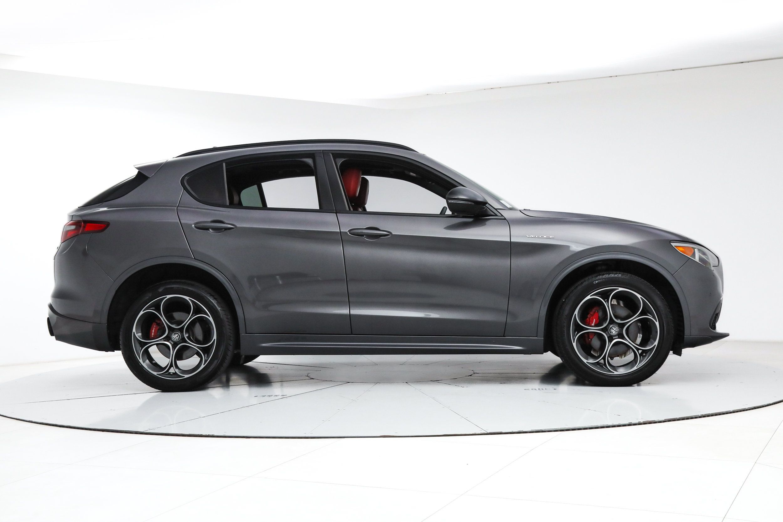 Used 2022 Alfa Romeo Stelvio Veloce AWD/4WD image 6