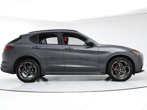 Used 2022 Alfa Romeo Stelvio Veloce AWD/4WD image 6