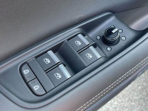 Certified 2025 Audi Q8 Prestige AWD/4WD image 16