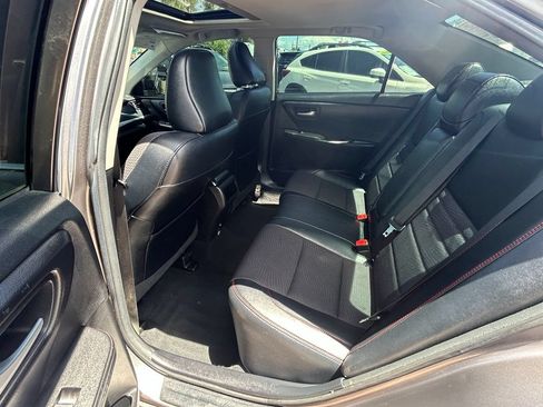 Used 2017 Toyota Camry SE w/ Moonroof Package FWD image 17