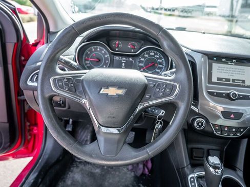 Used 2017 Chevrolet Cruze LT FWD image 11