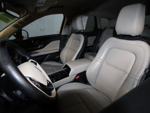 Used 2025 Lincoln Corsair FWD image 4