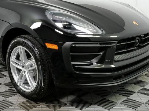 Used 2026 Porsche Macan AWD/4WD image 39