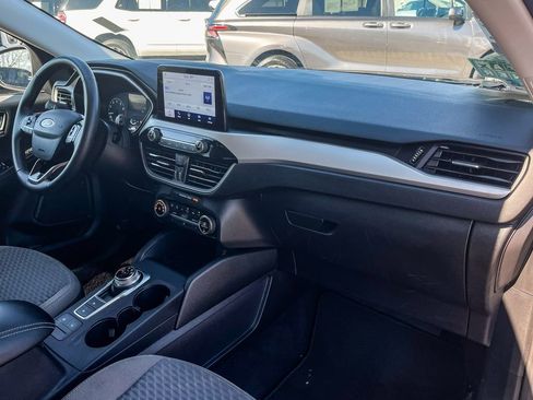 Used 2021 Ford Escape SE w/ SE Sport Appearance Package image 32