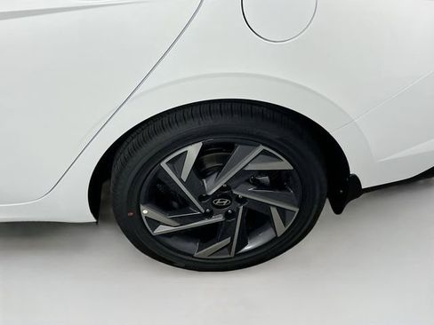 New 2025 Hyundai Elantra Limited image 26
