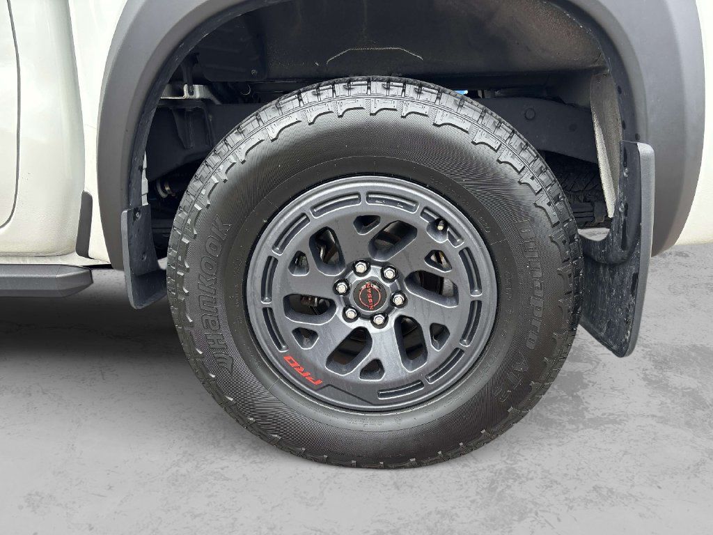 Certified 2025 Nissan Frontier PRO-4X w/ Pro Convenience Package AWD/4WD image 11