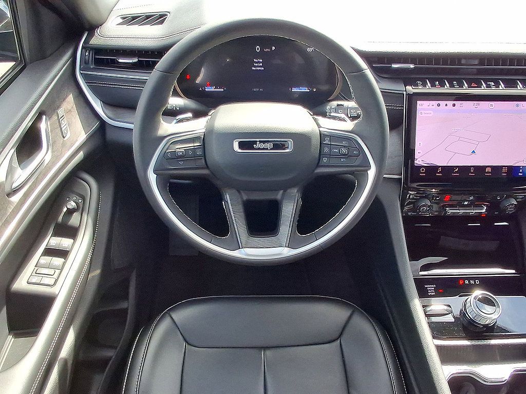 Used 2025 Jeep Grand Cherokee L Limited AWD/4WD image 27
