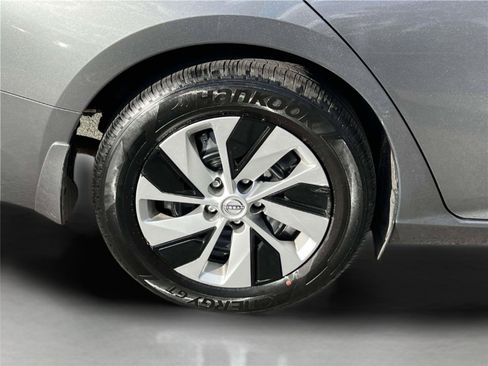 Certified 2024 Nissan Altima 2.5 S FWD image 11