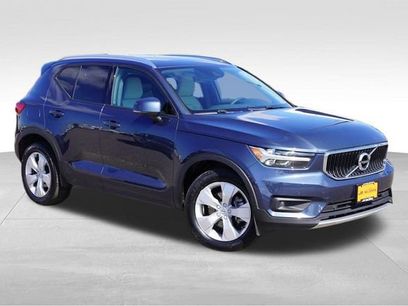 Used 2022 Volvo XC40 T5 Momentum