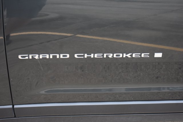 Used 2023 Jeep Grand Cherokee L Limited AWD/4WD image 12