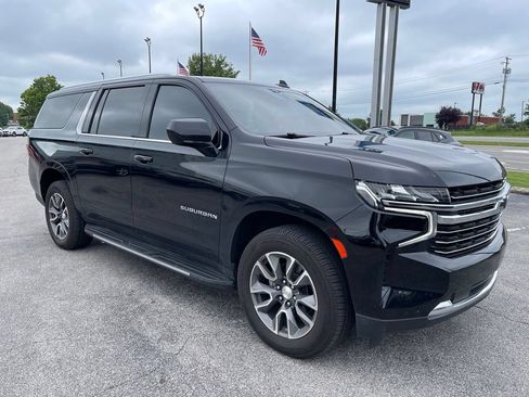 Used 2021 Chevrolet Suburban LT w/ Rear Media and Nav Package AWD/4WD image 2