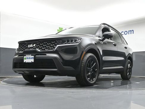 Used 2023 Kia Sorento S image 6
