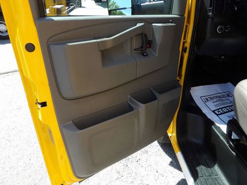 Used 2021 GMC Savana 3500 Extended w/ Power Convenience Package RWD image 14