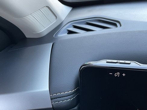 New 2026 Nissan Kicks SV image 25