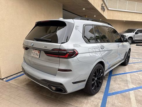 Used 2024 BMW X7 xDrive40i w/ M Sport Package AWD/4WD image 3