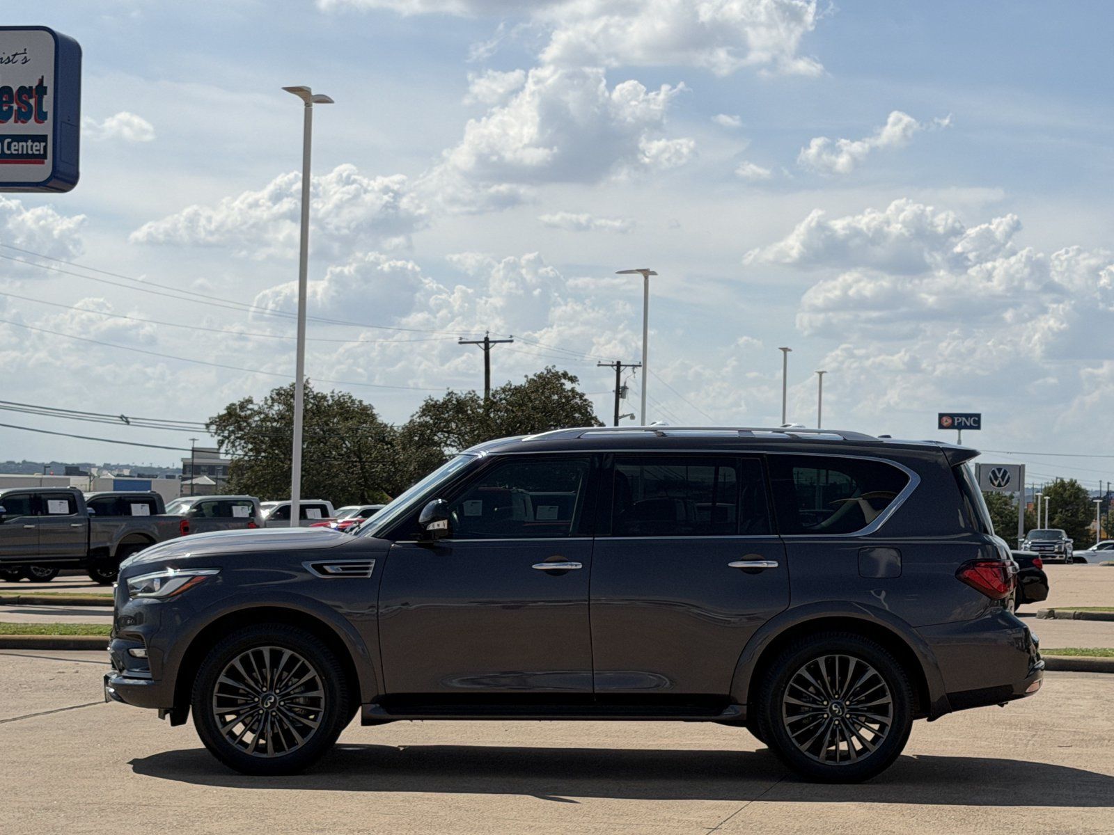 Used 2023 INFINITI QX80 Premium Select w/ Cargo Package AWD/4WD image 7