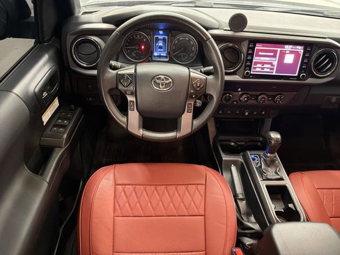 Used 2020 Toyota Tacoma TRD Off-Road w/ Technology Package AWD/4WD image 26