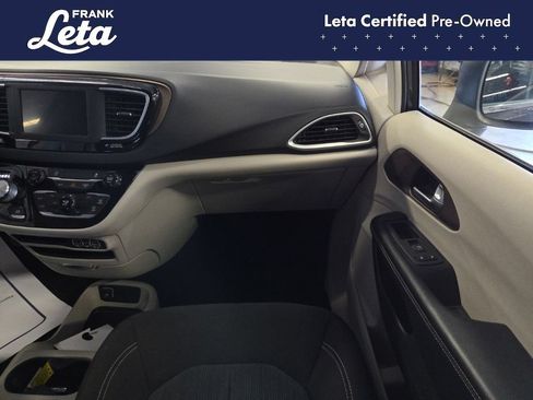 Used 2022 Chrysler Voyager LX FWD image 18