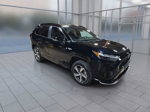 Used 2024 Toyota RAV4 SE w/ Weather & Moonroof Package AWD/4WD image 2
