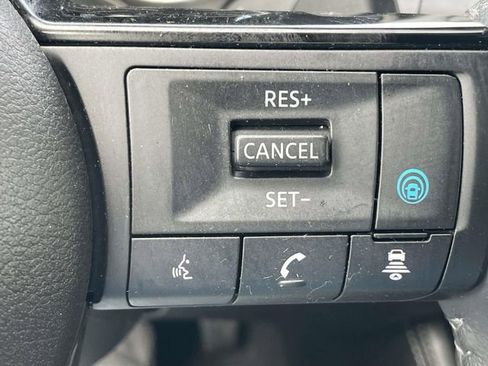 Used 2023 Nissan Rogue SL image 31