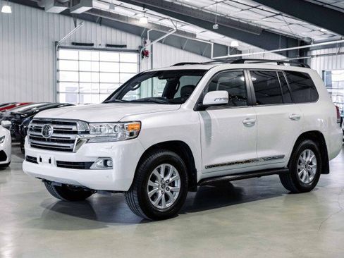 Used 2018 Toyota Land Cruiser image 2