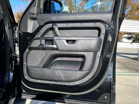 Used 2023 Land Rover Defender 110 V8 image 28