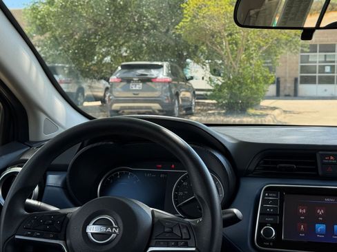 Used 2025 Nissan Versa SV w/ Trunk Package image 34