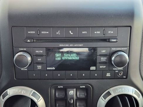 Used 2018 Jeep Wrangler Unlimited Sahara w/ Max Tow Package image 15