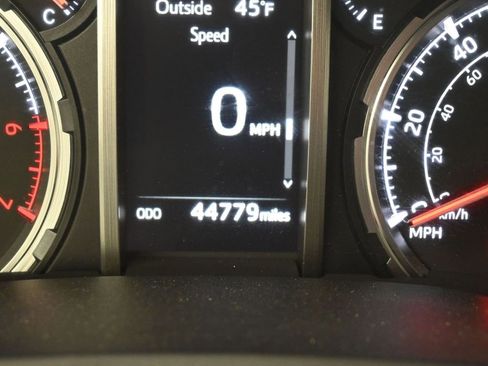 Used 2024 Toyota 4Runner TRD Off-Road image 17