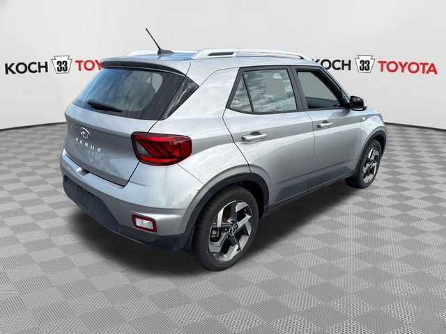 Used 2024 Hyundai Venue SEL FWD image 8