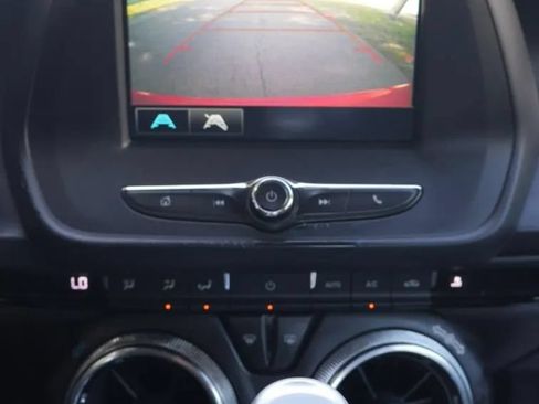 Used 2018 Chevrolet Camaro LT RWD image 10