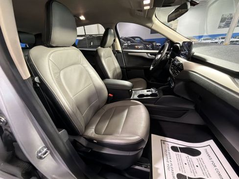 Used 2020 Ford Escape SE image 31