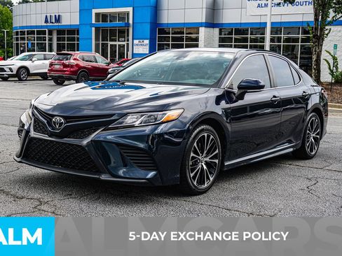 Used 2019 Toyota Camry SE w/ Convenience Package FWD image 4