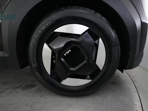Used 2024 Kia EV9 Light Long Range RWD image 20