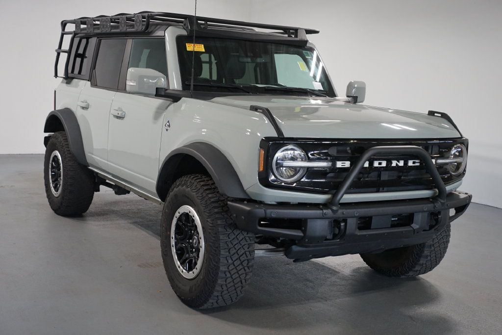 Used 2022 Ford Bronco Outer Banks w/ Sasquatch Package AWD/4WD image 3
