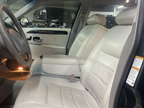 Used 1999 Lincoln Town Car Signature image 11