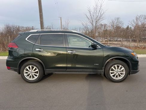 Used 2018 Nissan Rogue SV image 4