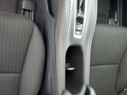 Used 2018 Honda HR-V LX image 25