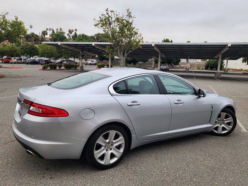 Used 2010 Jaguar XF Luxury image 7