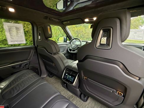 Used 2024 Rivian R1T Adventure AWD/4WD image 31