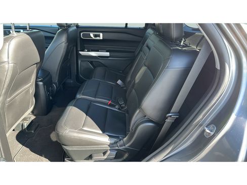Used 2024 Ford Explorer XLT w/ Equipment Group 202A AWD/4WD image 18