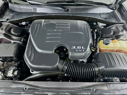 Used 2018 Chrysler 300 Touring L image 31