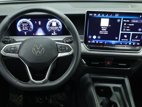 Used 2025 Volkswagen Tiguan S image 12