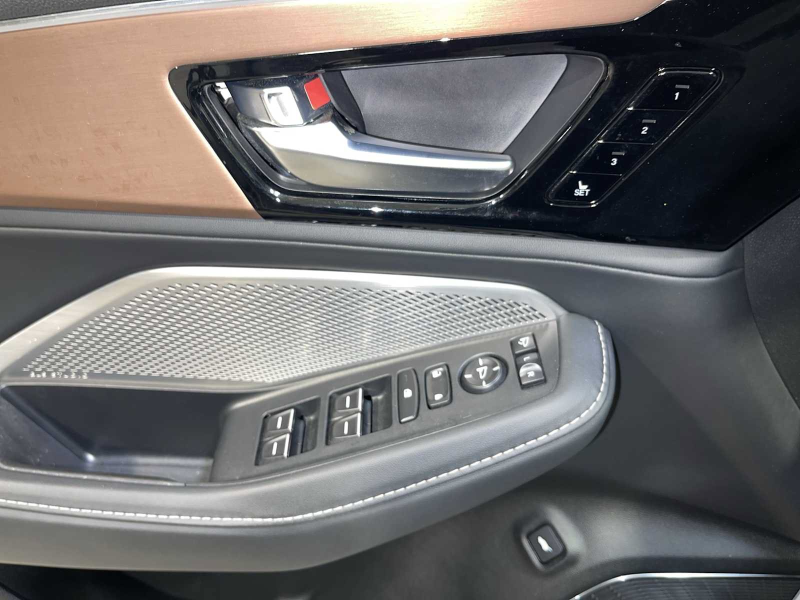 Used 2022 Acura MDX w/ Technology Package AWD/4WD image 22