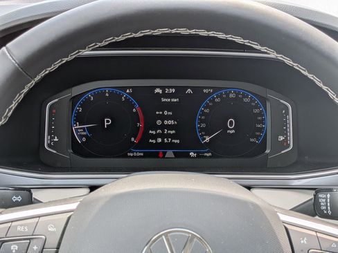 Used 2025 Volkswagen Taos SEL AWD/4WD image 20